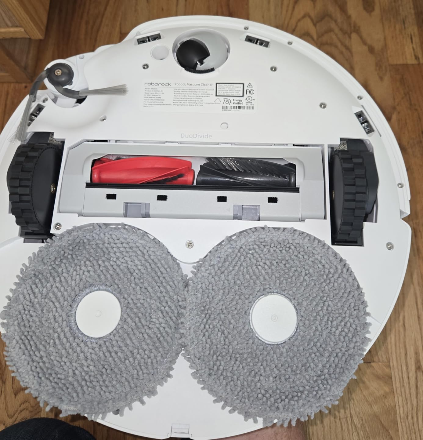  Roborock Qrevo curv robot vacuum