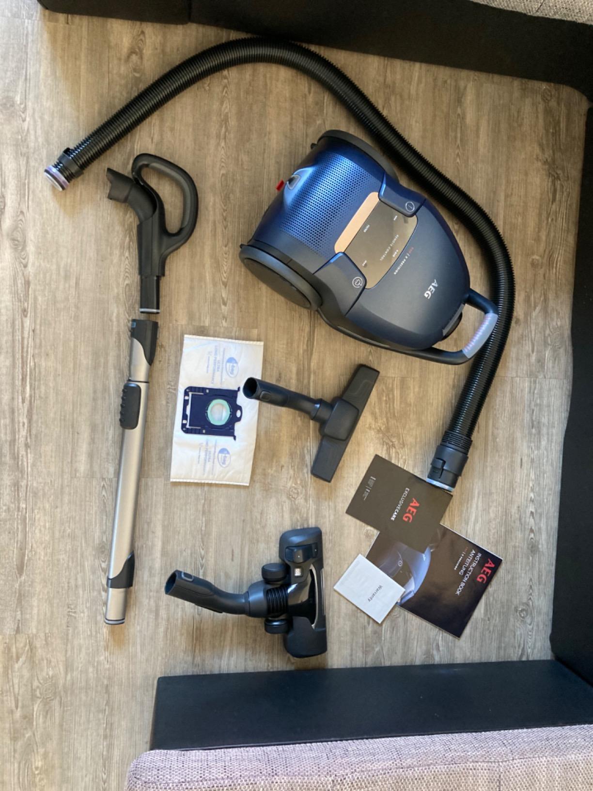  AEG vacuum cleaner vx9