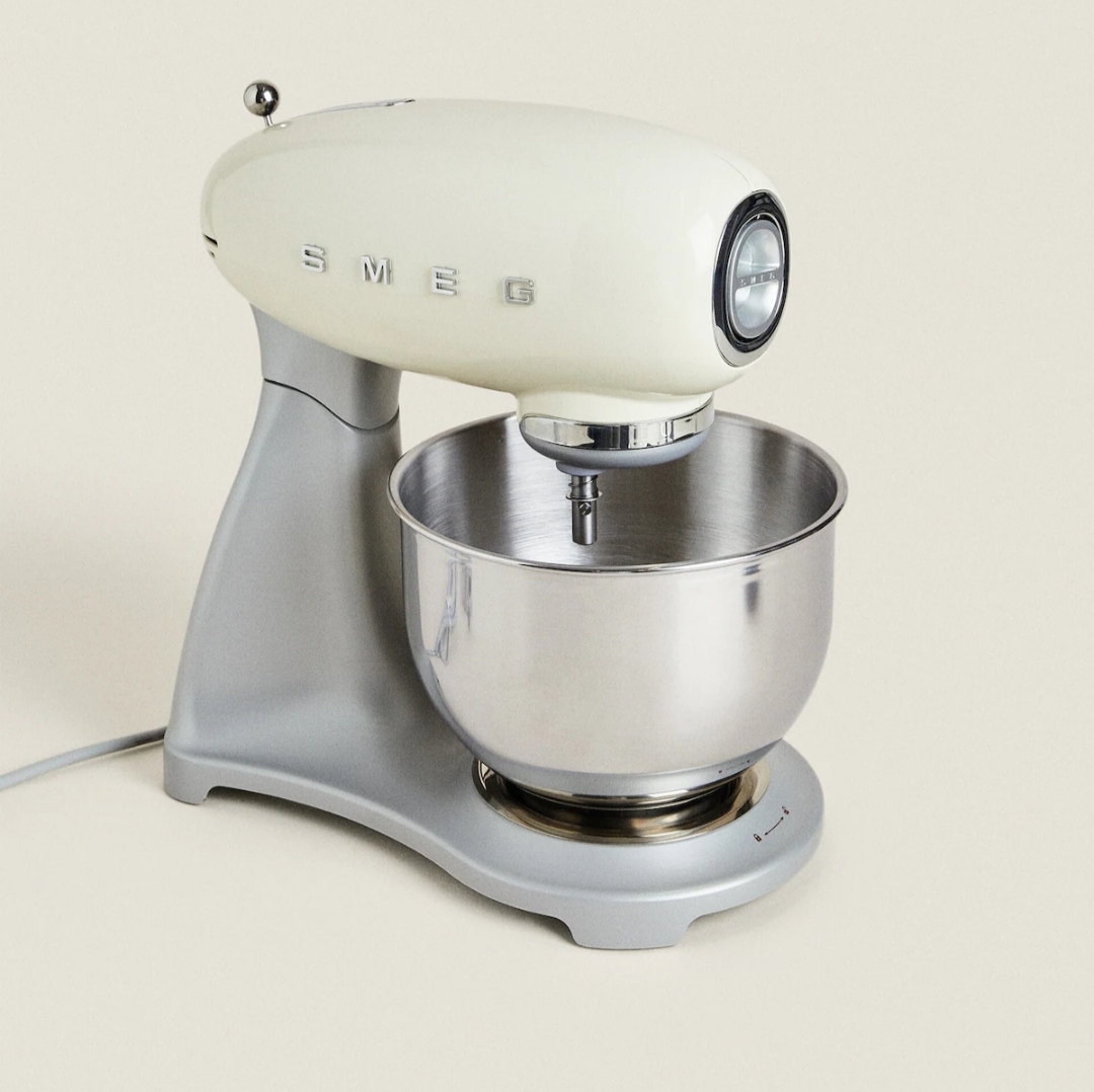  Smeg smf01 stand mixer