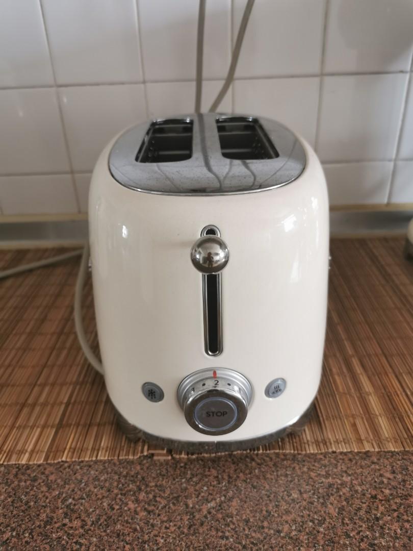  Smeg tsf01 toaster