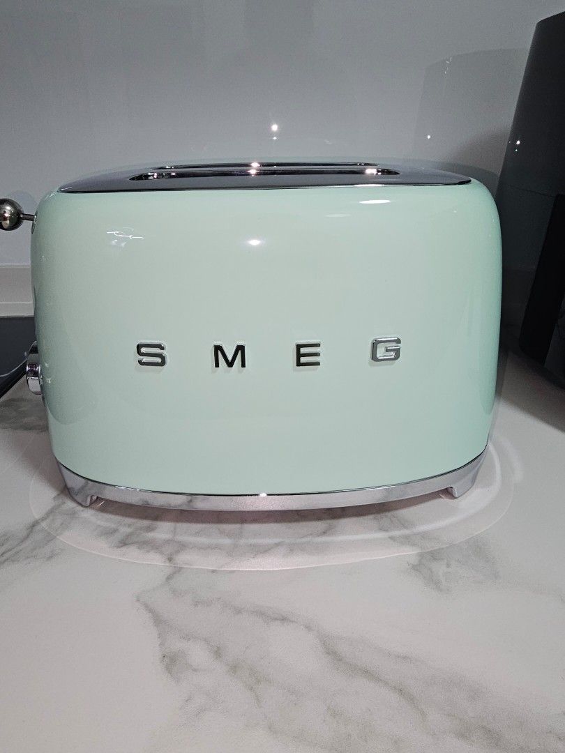  Smeg tsf01 toaster